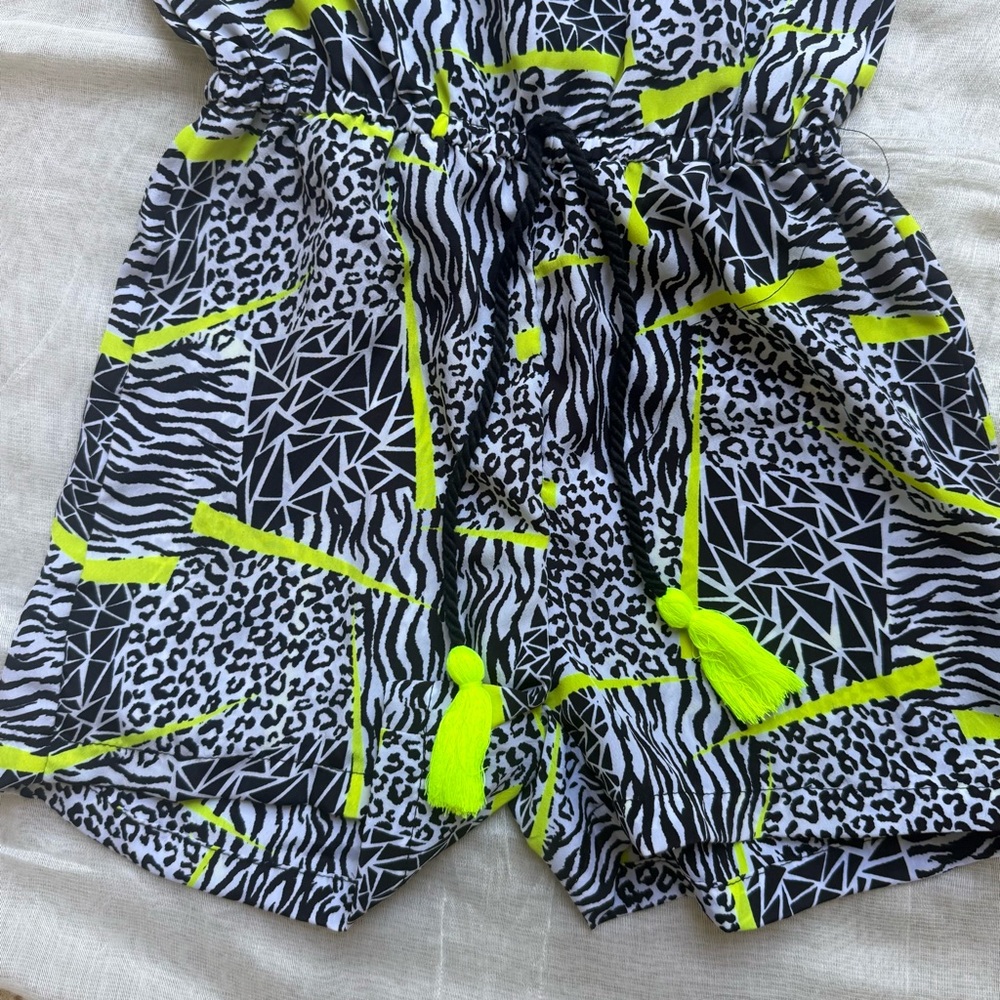 Sporty Green and Black Romper with Elastic Waist - Picture 5 of 7